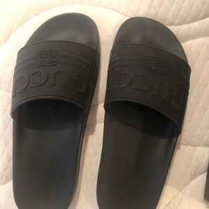 GUCCI SIGNATURE BLACK SLIDES GREAT CONDITION